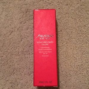 NWB Shiseido Synchro skin glow foundation